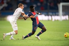 包含巴黎圣日耳曼领跑法甲：迎战蒙彼利埃的词条