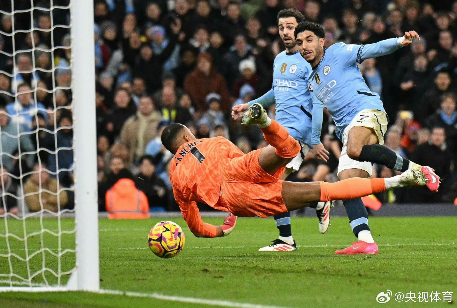 包含切尔西客场迎战曼联，备受期待火爆对决的词条