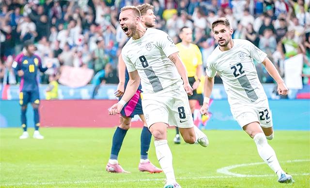 瑞士选手在小组赛中全部胜出了吗