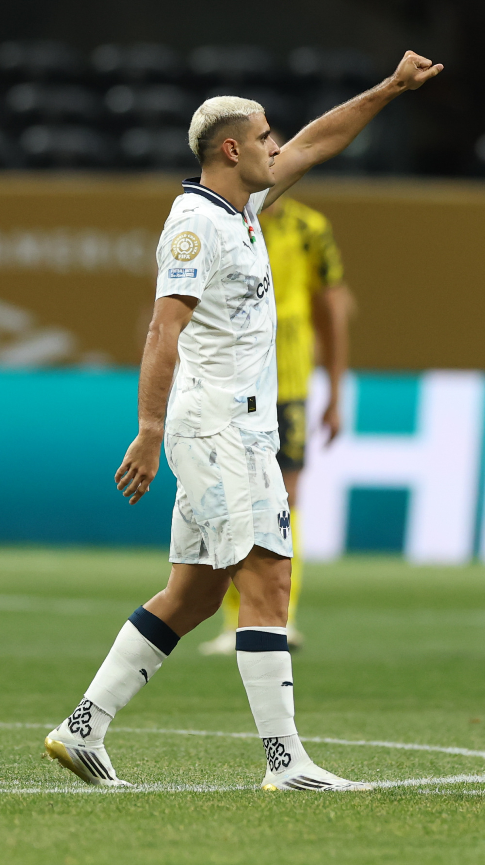 多特蒙德止步强，未能继续晋级欧冠(多特蒙德状态火爆锁定德甲半程冠军,全队身价首破5亿)