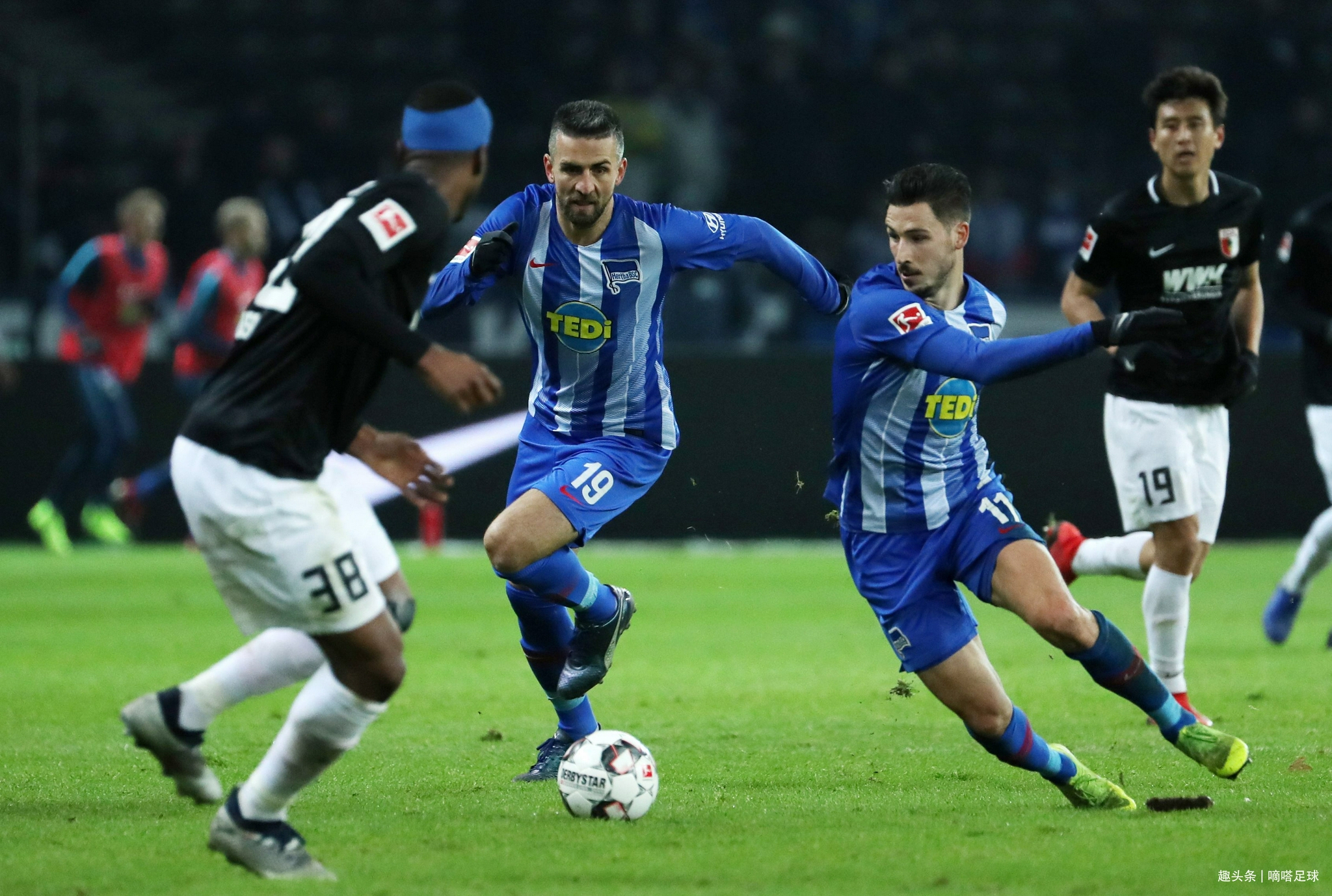 包含柏林赫塔士气低迷，陷入保级泥潭的词条