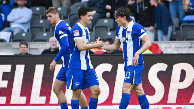 包含柏林赫塔士气低迷，陷入保级泥潭的词条