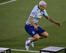 包含曼联中卫麦奎尔因伤缺阵,球队备战英超揭幕战的词条 包含曼联中卫麦奎尔因伤缺阵,球队备战英超揭幕战的词条