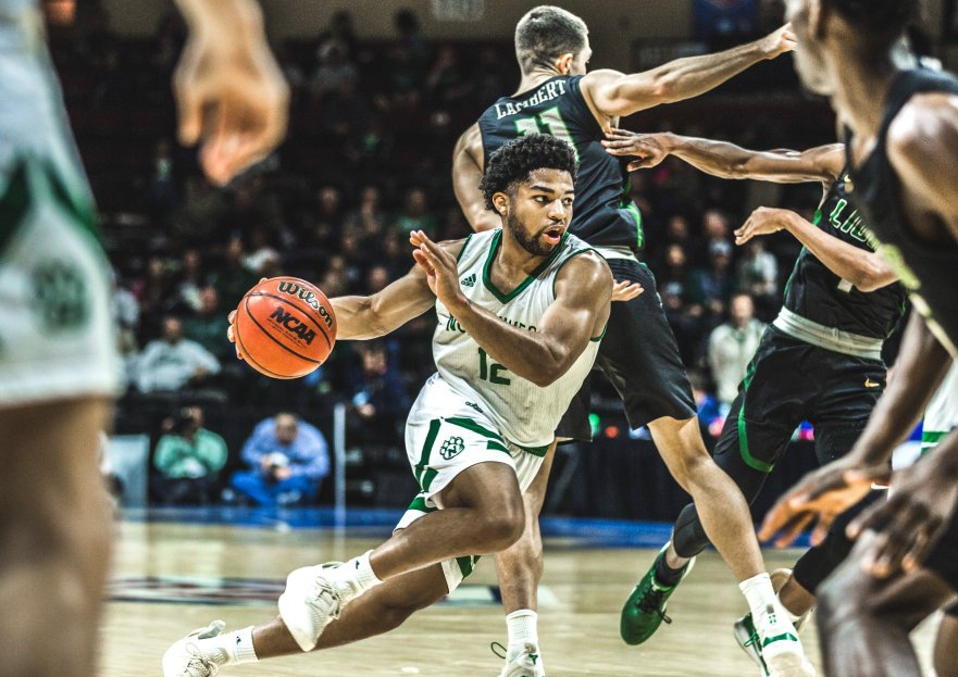 包含神秘球队接近签下新秀，传言交易即将完成的词条